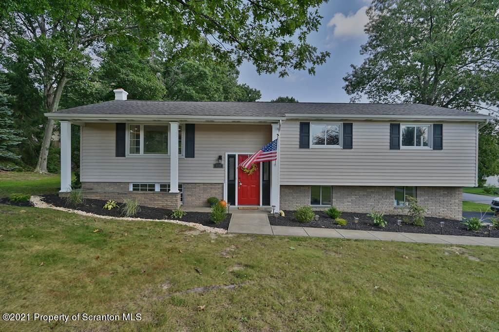 618 Meadow Ln, Clarks Summit, PA 18411