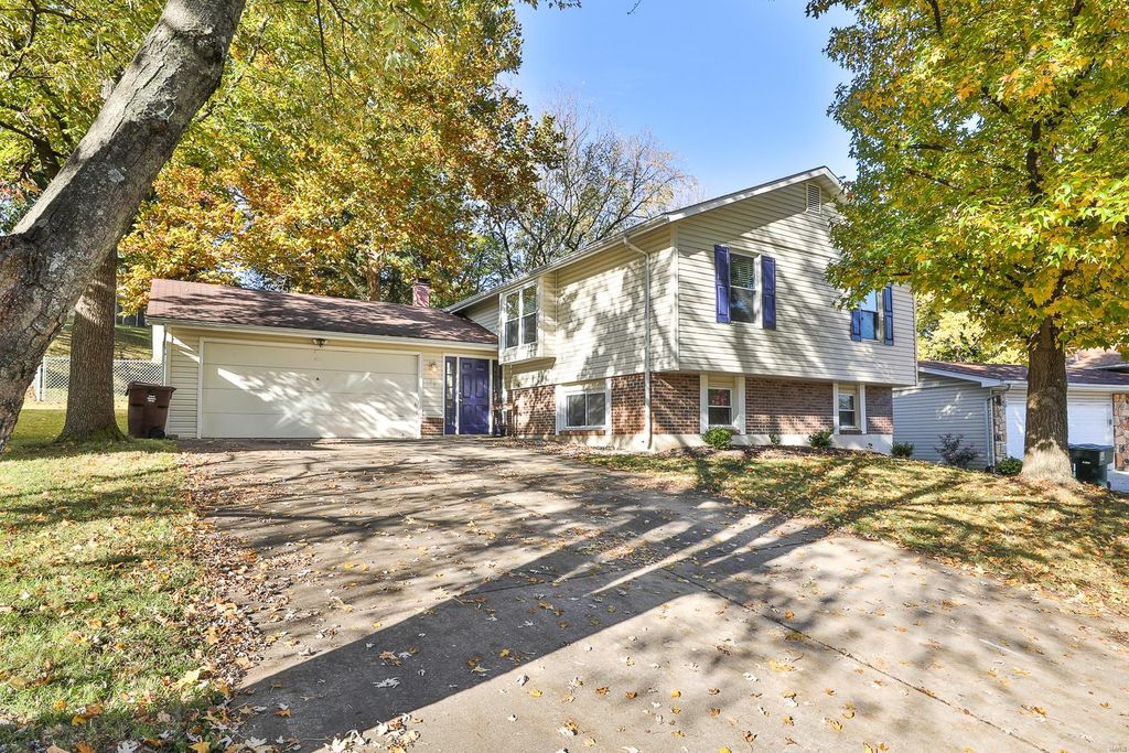 16 Country Creek Dr, Saint Peters, MO 63376