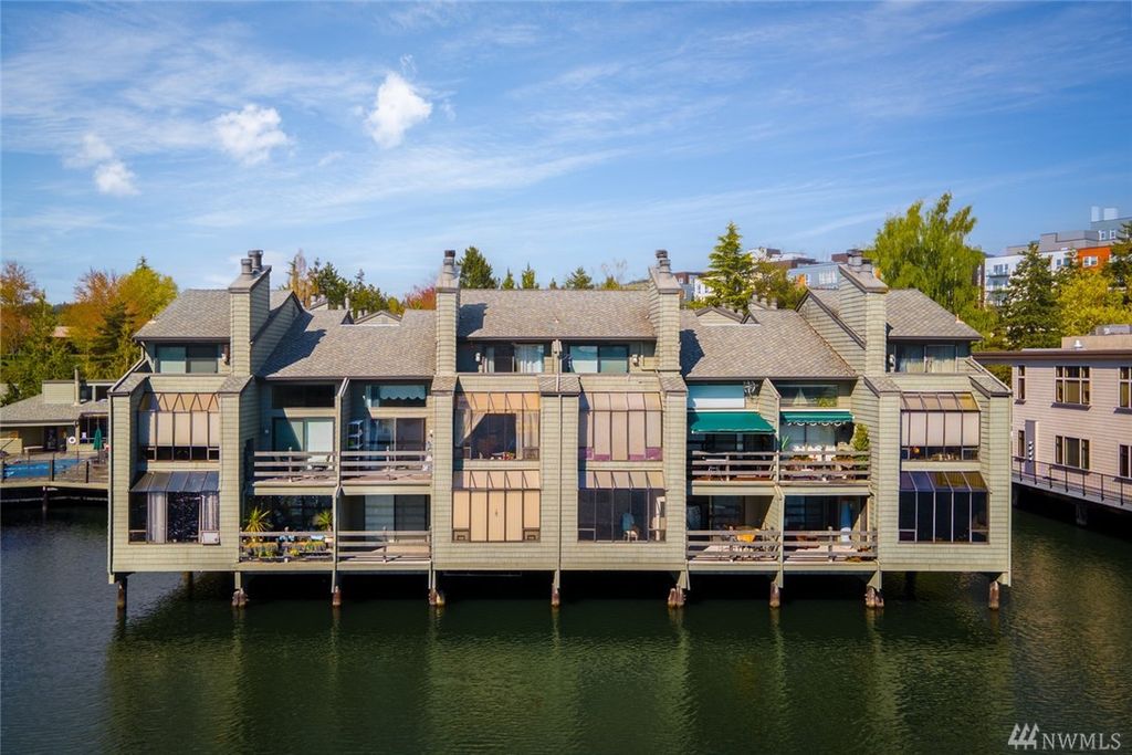 4 Lake Bellevue Dr 101, Bellevue, WA 2 Bed, 2 Bath SingleFamily