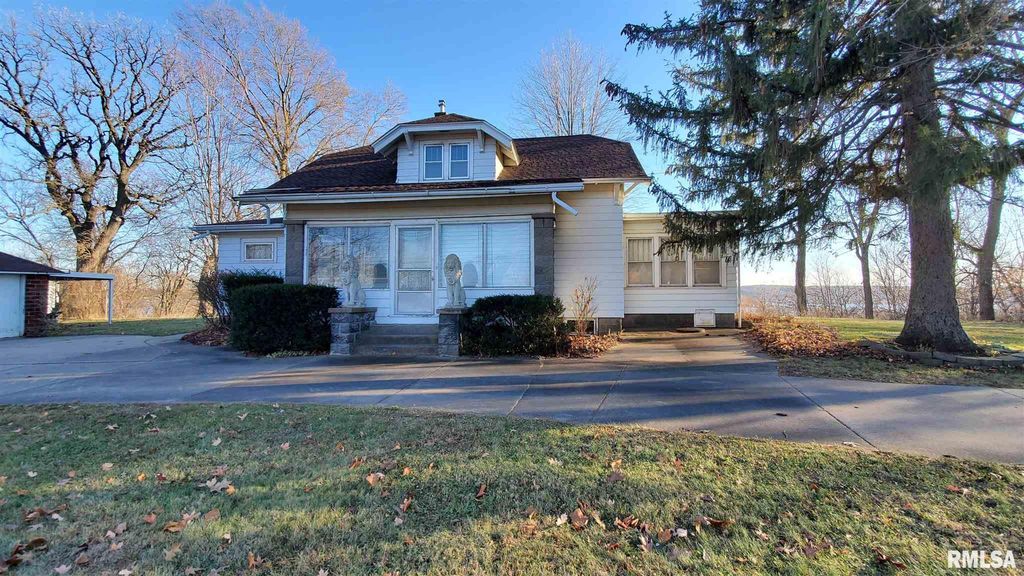 25865 Valley Dr, Bettendorf, IA 52722