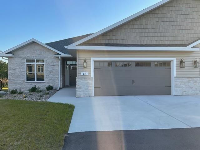 616 Olde River Ct, Green Bay, WI 54301