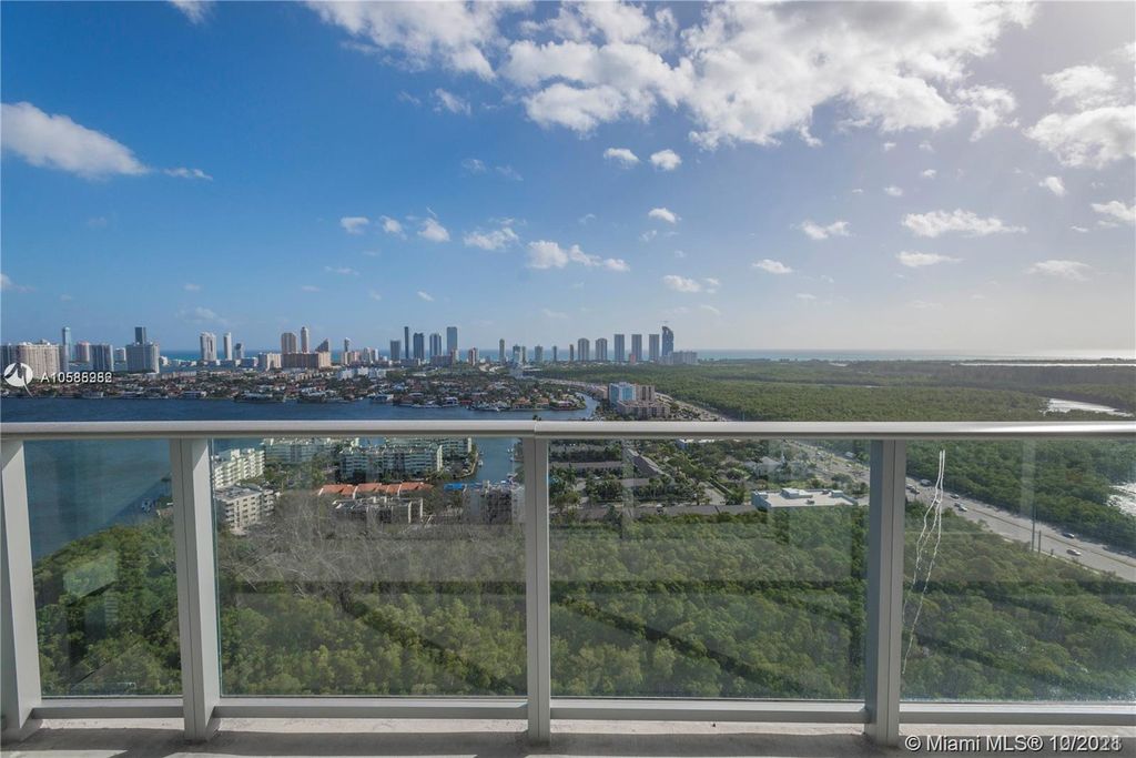 16385 Biscayne Blvd #2020, North Miami Beach, FL 33160