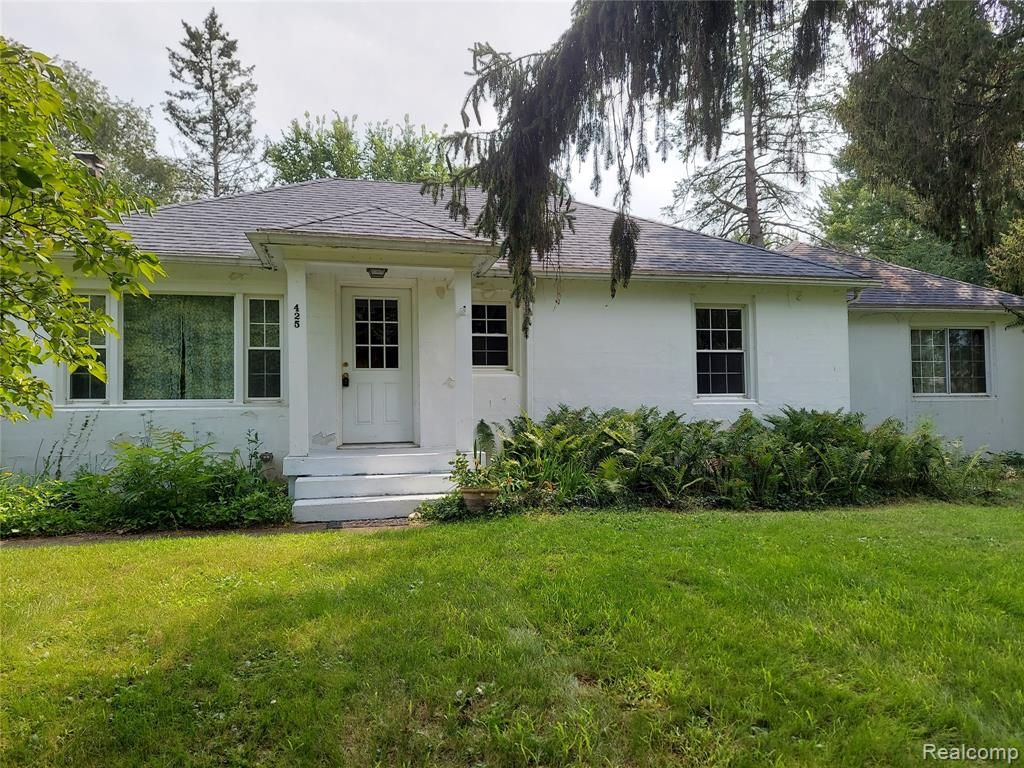 425 Morton St, Stockbridge, MI 49285
