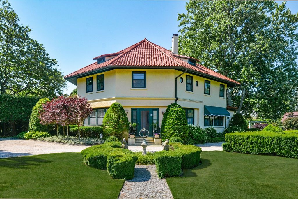 37 Beach Ln, Westhampton Beach, NY 11978