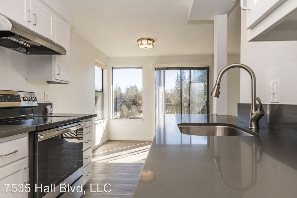 7535 SW Hall Blvd #52, Beaverton, OR 97008