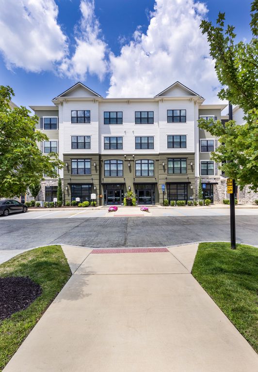 16573 Wild Horse Creek Rd #2308, Chesterfield, MO 63005