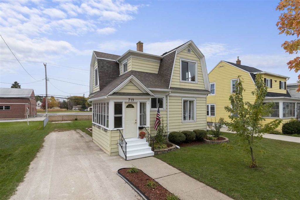 719 Michigan Ave, North Fond Du Lac, WI 54937 3 Bed, 1 Bath Single