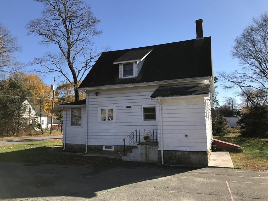 92 Pleasant St, Hanson, MA 3 Bed, 1 Bath SingleFamily Home 21