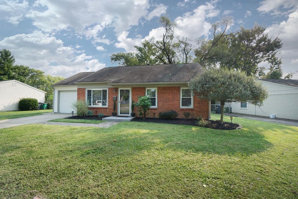 14 Highridge Dr, Loveland, OH 45140