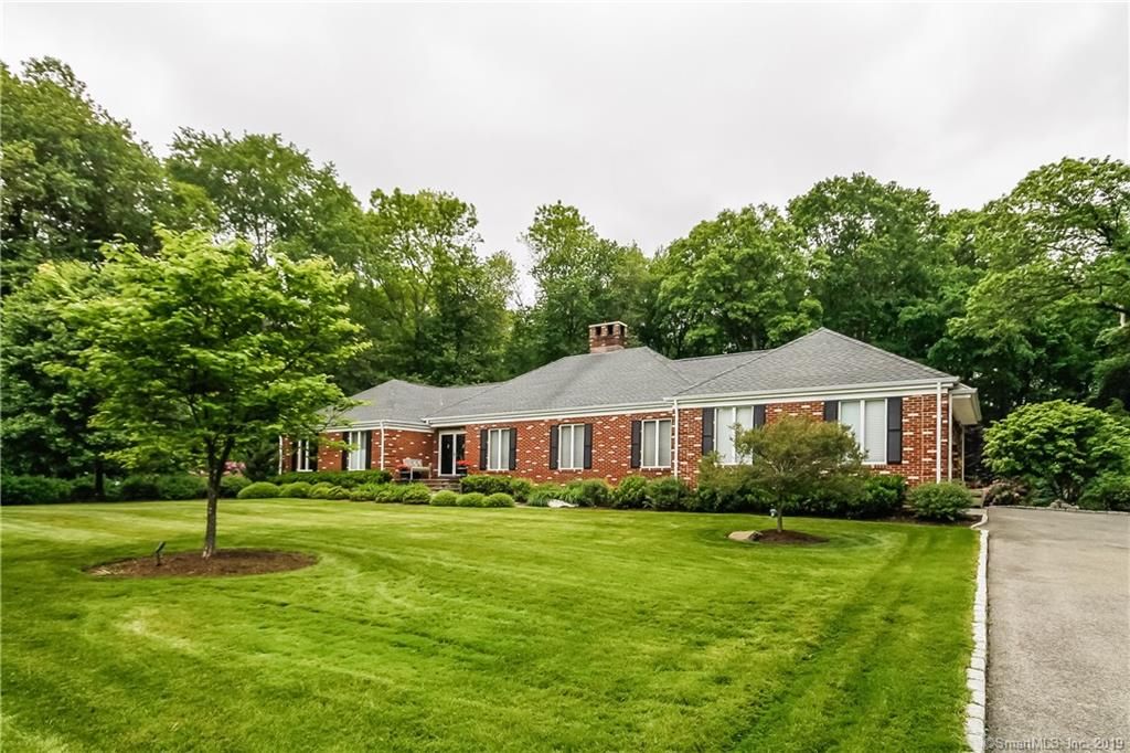 37 Carriage Dr, Stamford, CT 06902