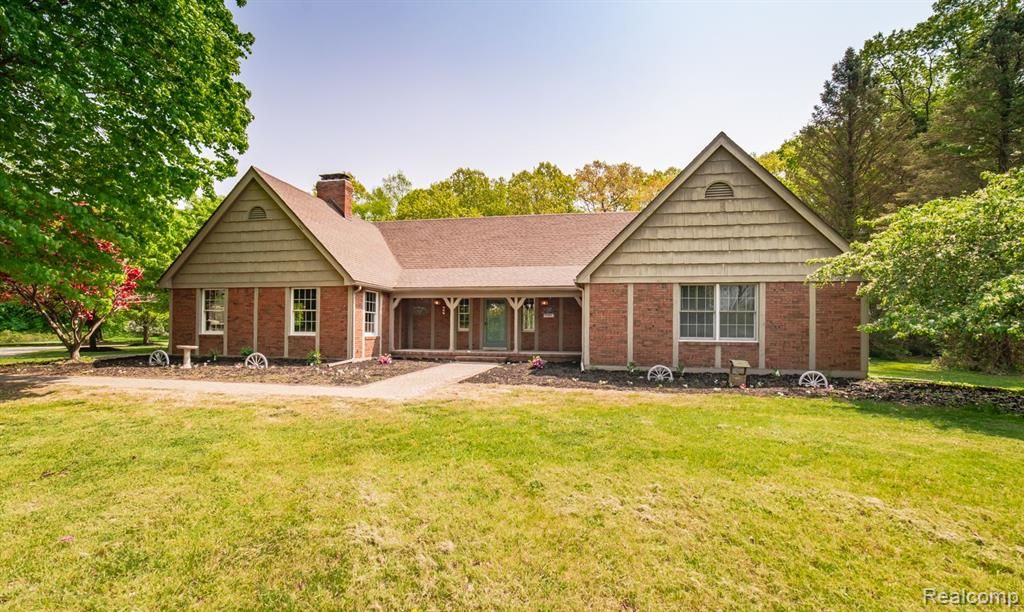 3301 Morrow Ln, Milford, MI 48381 MLS 20230039589 Trulia