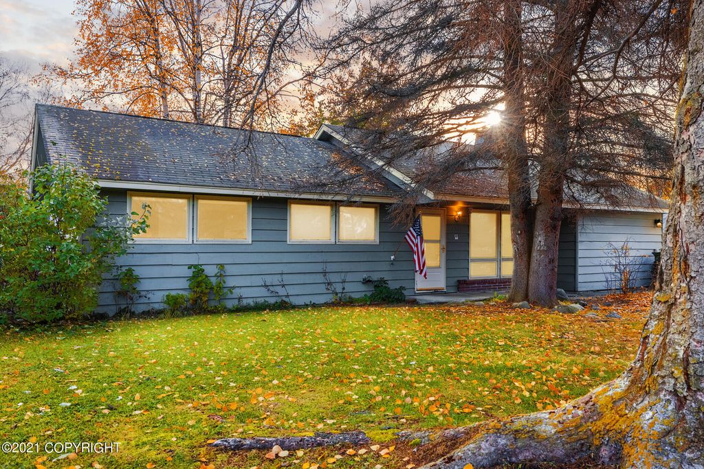 1517 Turpin St, Anchorage, AK 99504