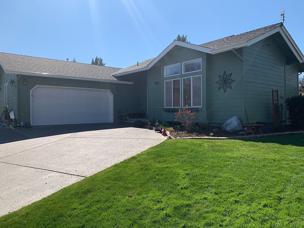1166 SW Ironwood Dr, Grants Pass, OR 97526