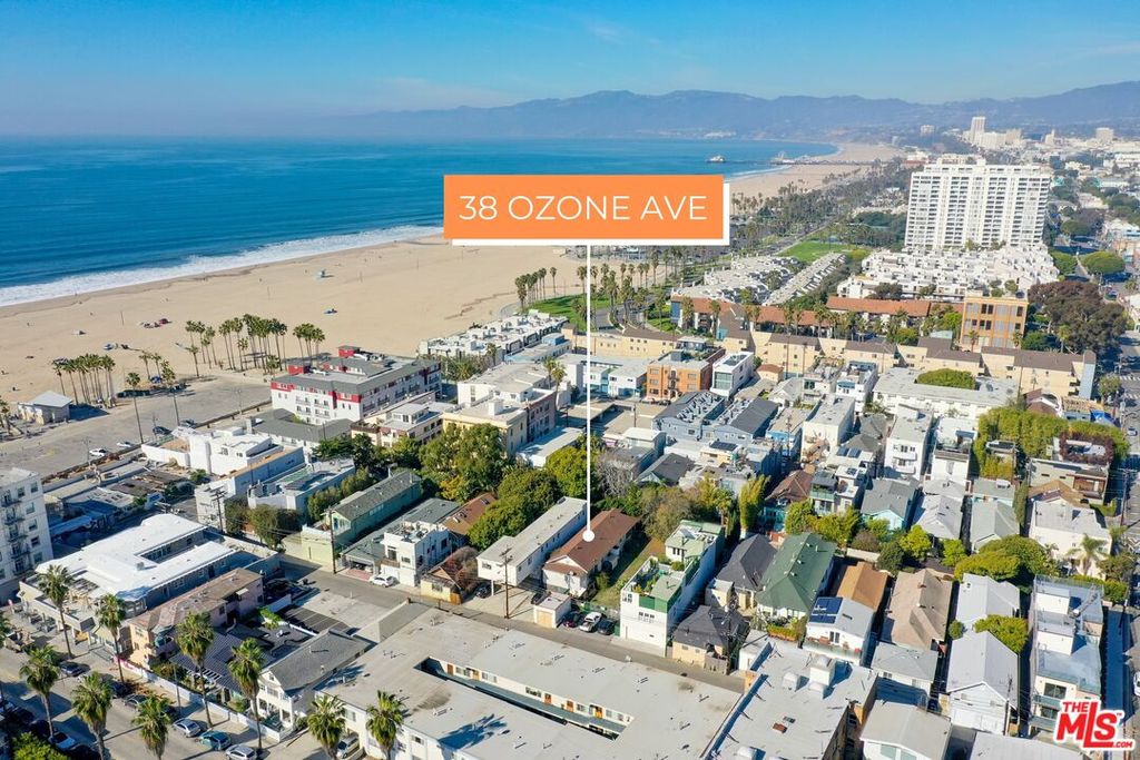 38 Ozone Ave, Venice, CA 90291