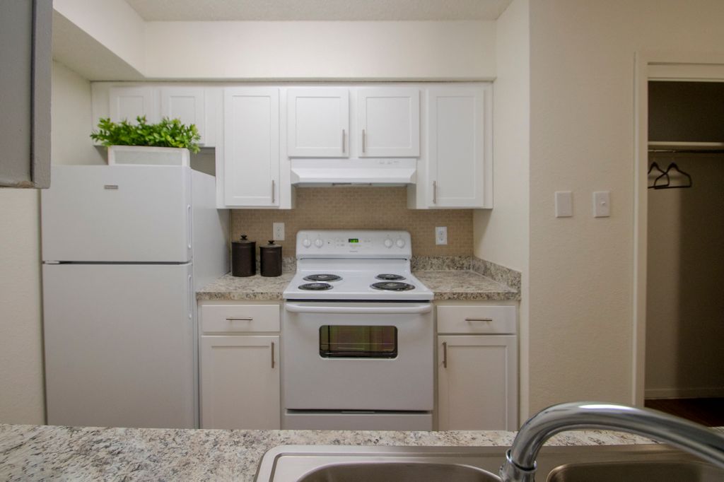 6337 Duck Creek Dr, Garland, TX 75043