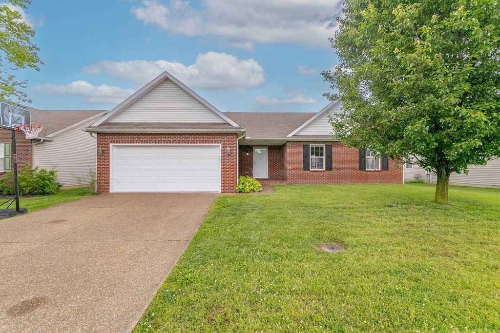 10658 Fall Creek Dr, Newburgh, IN 47630