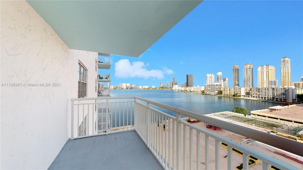 301 174th St #1012, Sunny Isles Beach, FL 33160