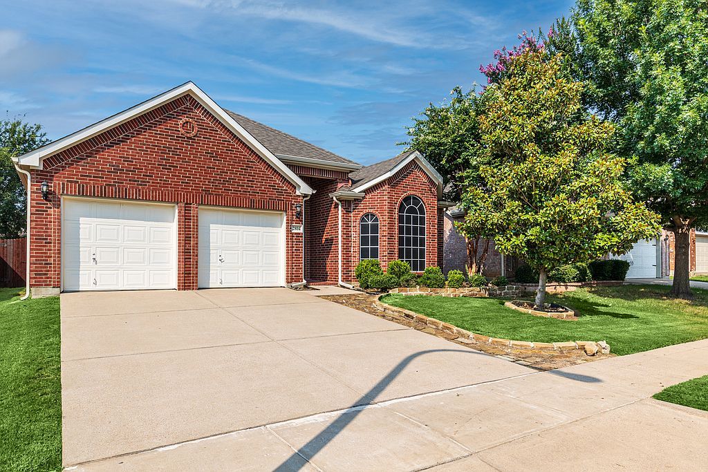 2804 Thorncreek Ln, Fort Worth, TX 76177