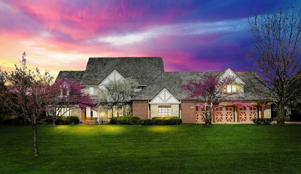 1306 Cross Creek Rd, Mahomet, IL 61853