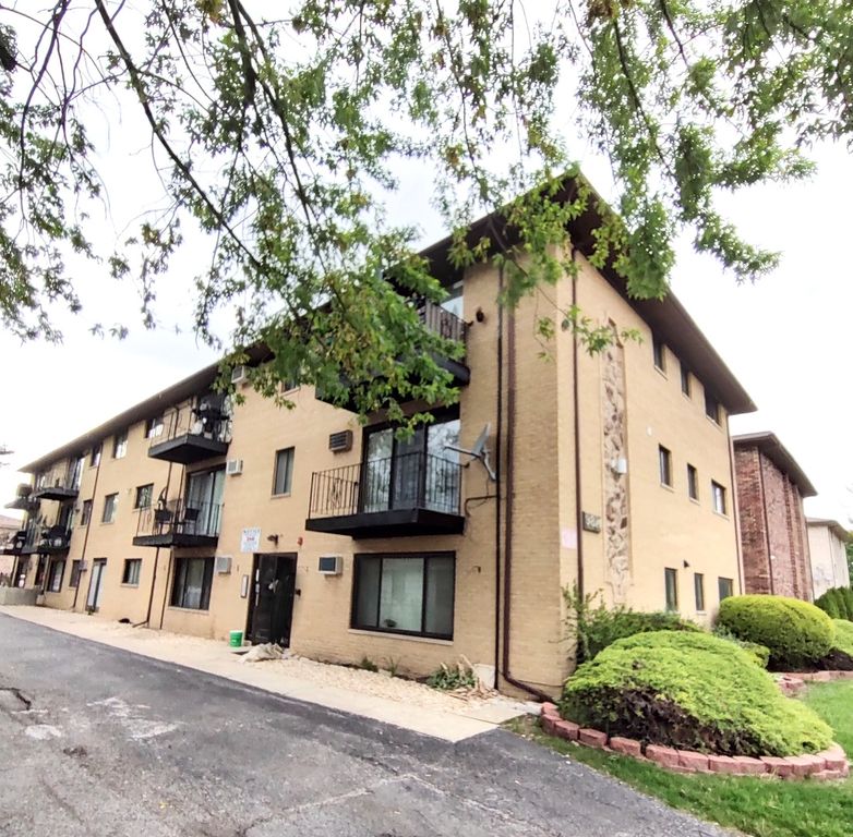 9814 Sayre Ave #204, Chicago Ridge, IL 60415