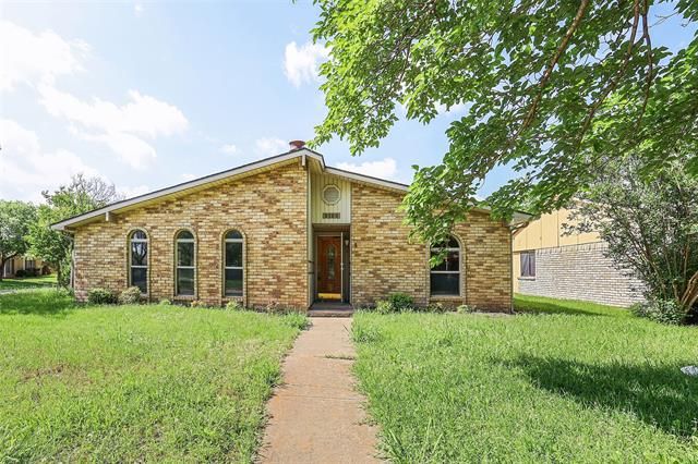 2122 Montana Trl, Grand Prairie, TX 75052