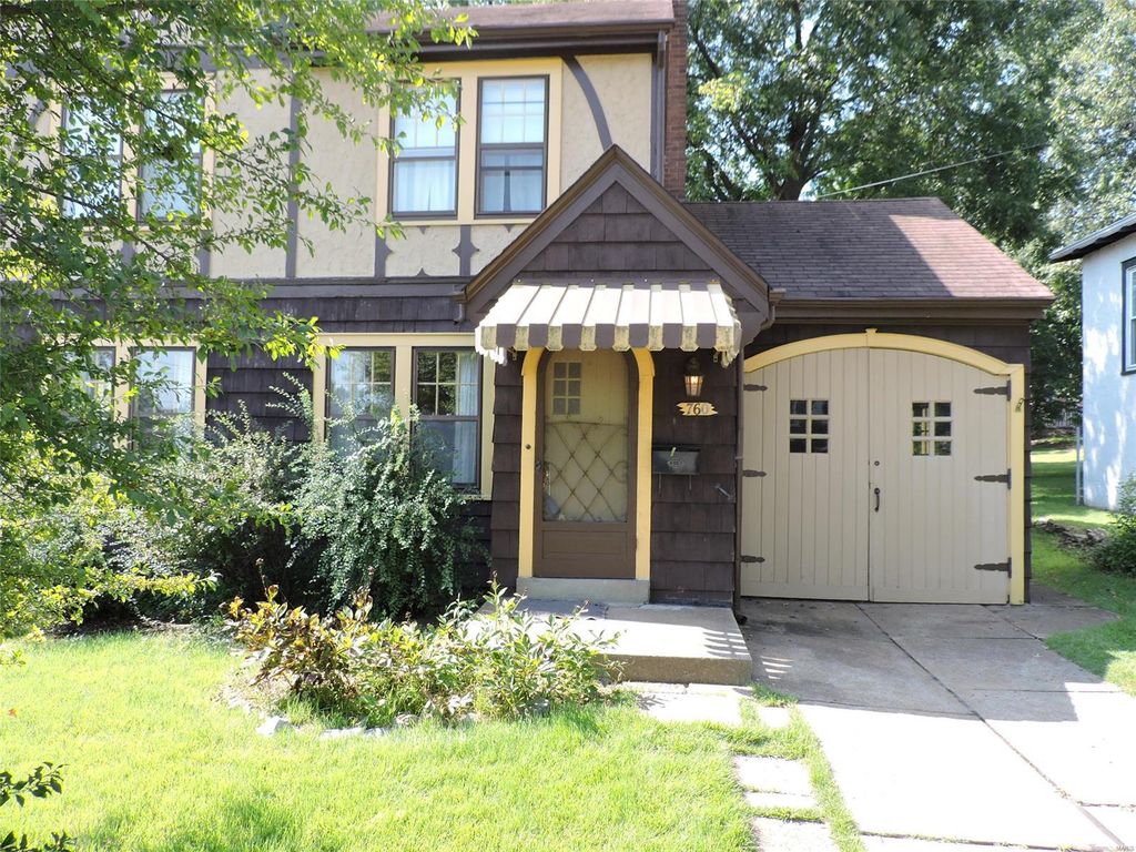 760 Chamberlain Pl, Saint Louis, MO 63119