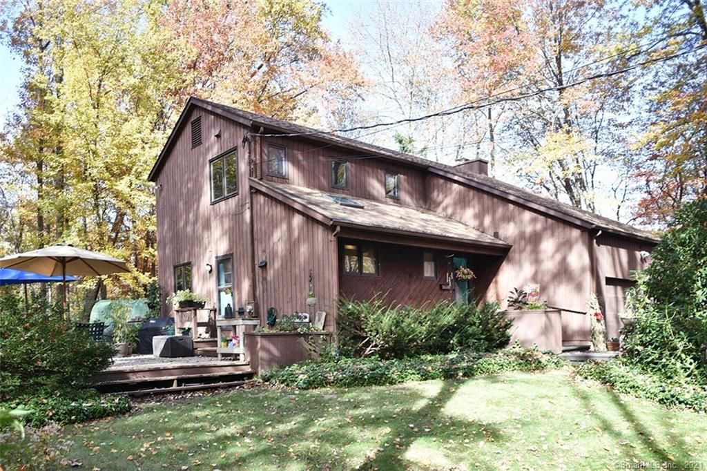 2356 Downs Rd, Hamden, CT 06518