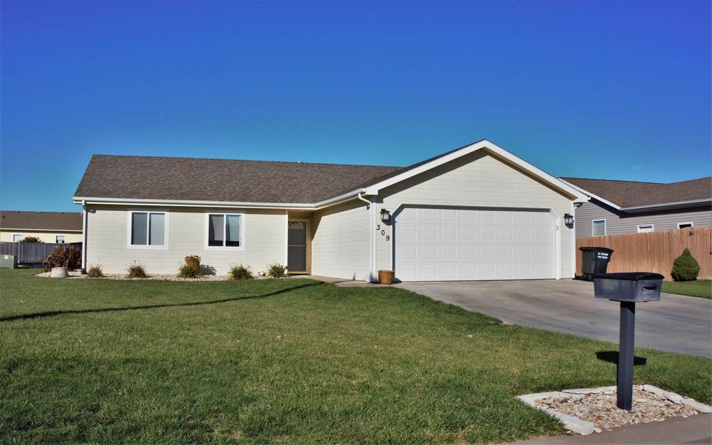 309 Brooklawn Dr, Manhattan, KS 3 Bed, 2 Bath Single 309 Brooklawn Dr, Manhattan, KS 3 Bed, 2 Bath Single