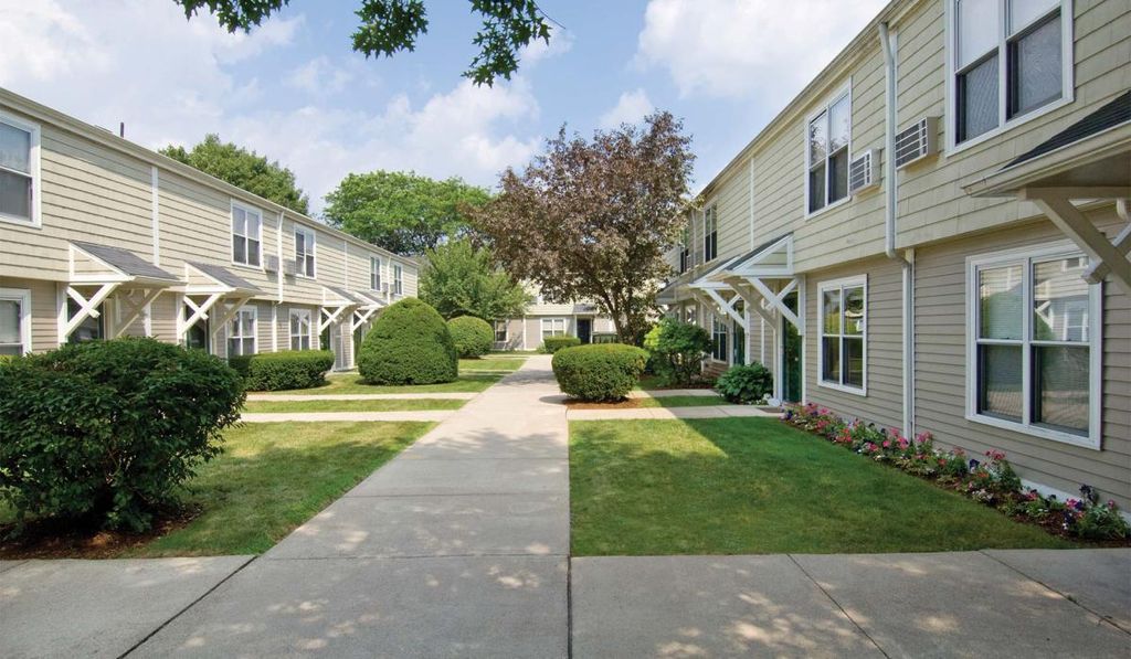 9 Bronsdon St, Brighton, MA 02135