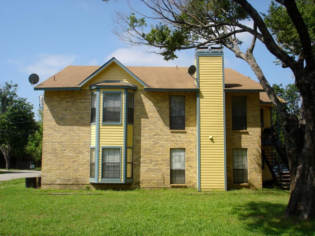 203 W Trinity St, Forney, TX 75126