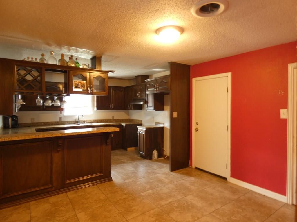 1211 W Hutchinson St, Beeville, TX 78102 Trulia