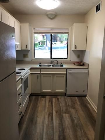 102 Fernbanks Ct, Athens, GA 30605