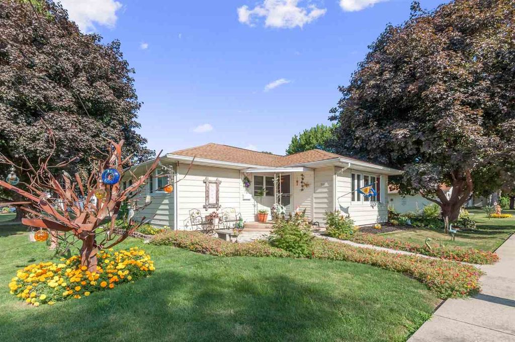 300 W Adams St, Marengo, IA 52301 Trulia