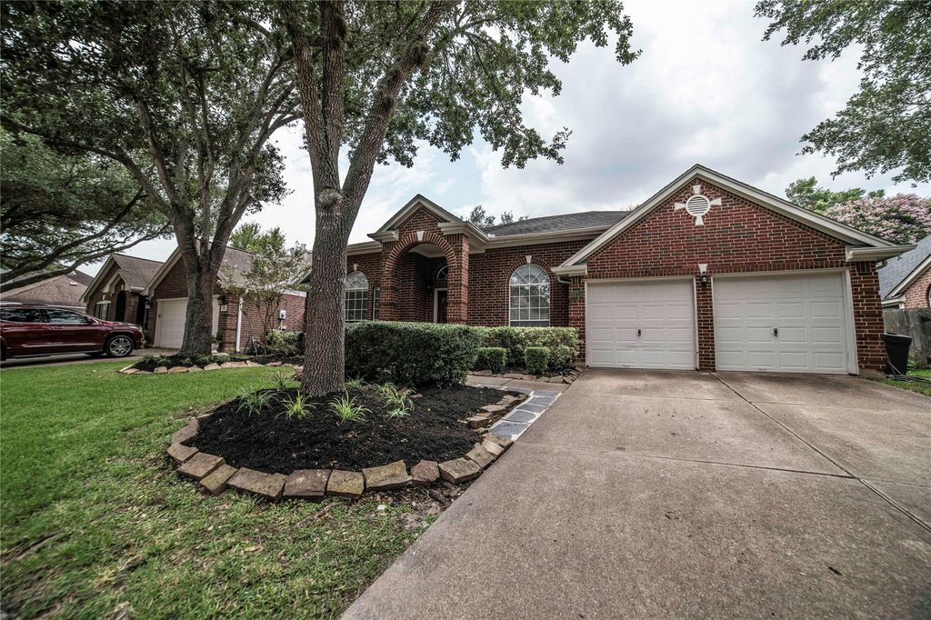 1215 Wood Haven Ct, Sugar Land, TX 77479