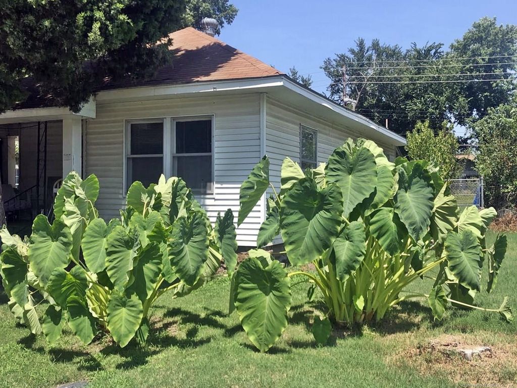 615 E 13th St, Okmulgee, OK 74447