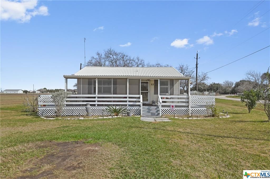 12 Thunderbird Dr, Palacios, TX 77465