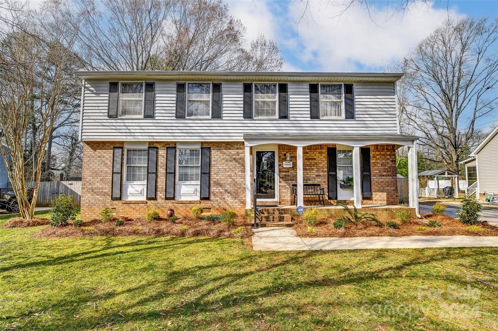 9806 Red Rock Rd, Charlotte, NC 28270