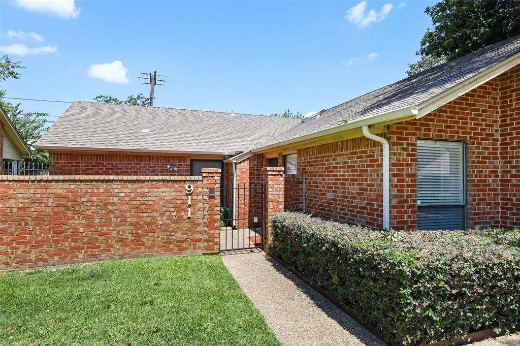 911 Cedarland Blvd, Arlington, TX 76011