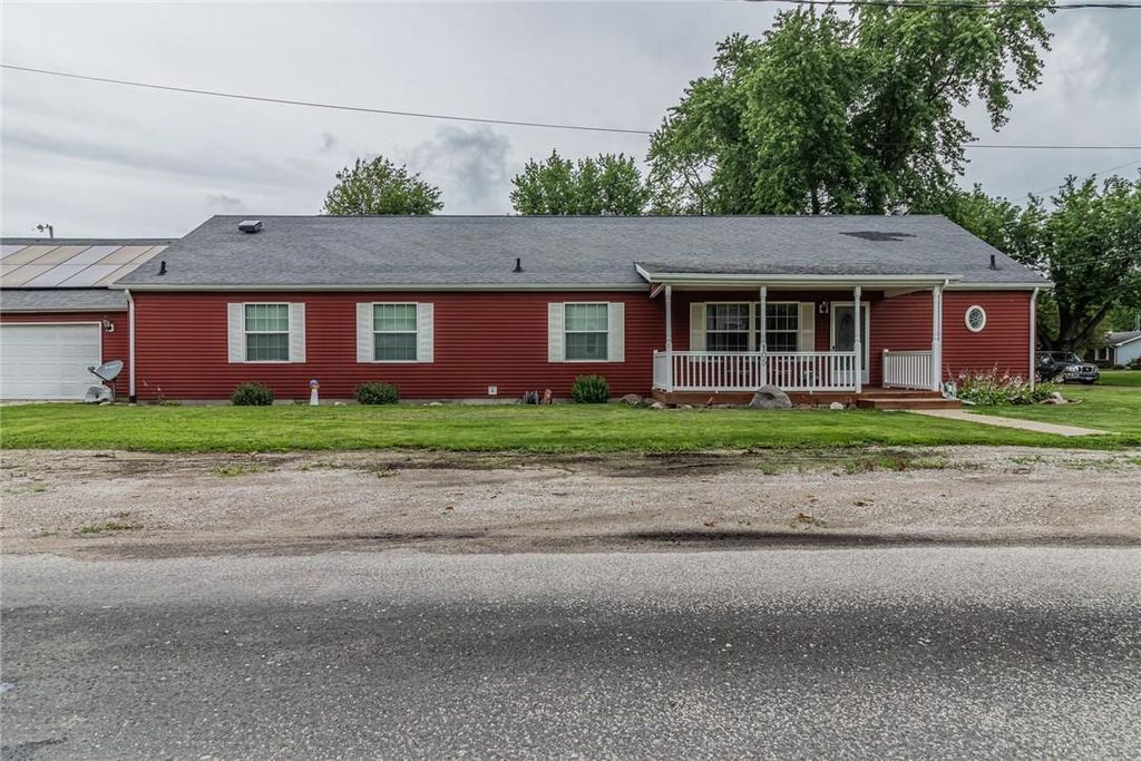 105 Lincoln St, Sidell, IL 61876
