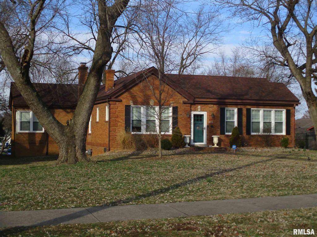 412 E Main St, Du Quoin, IL 62832 Trulia