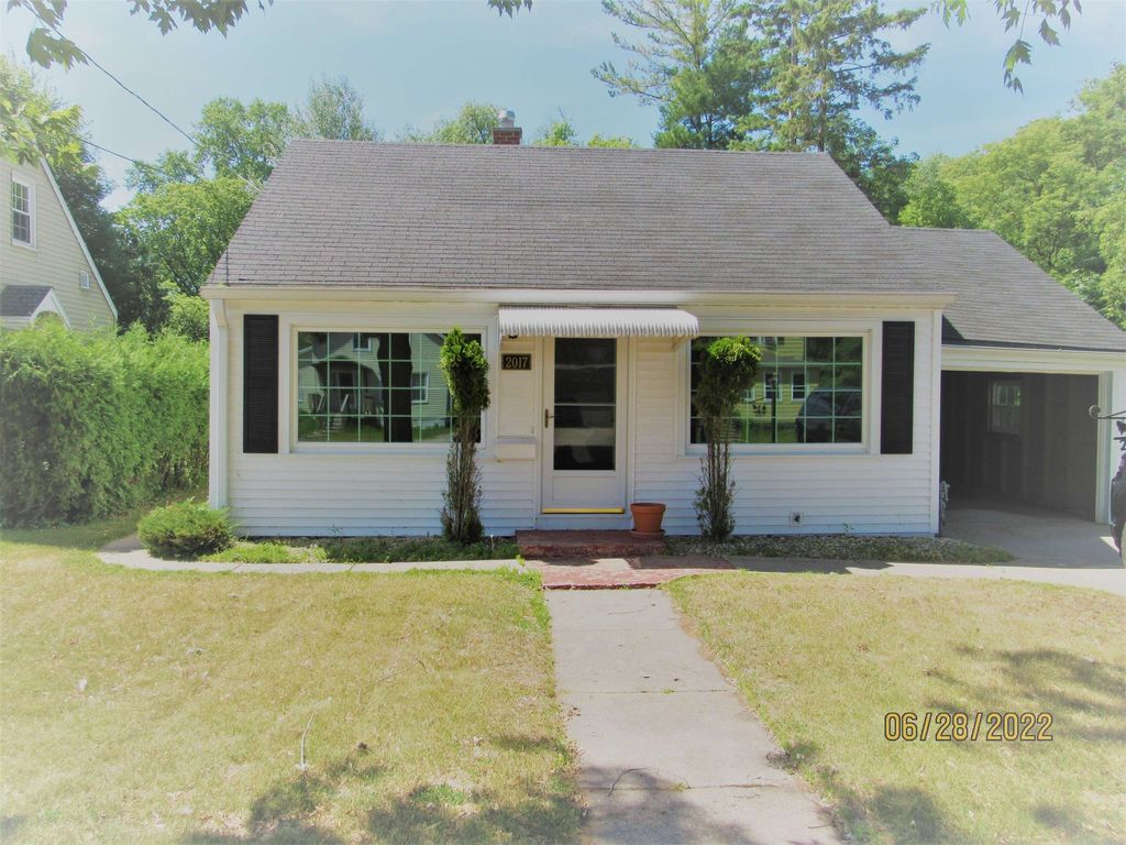 2017 10th Ave, Menominee, MI 49858 Trulia