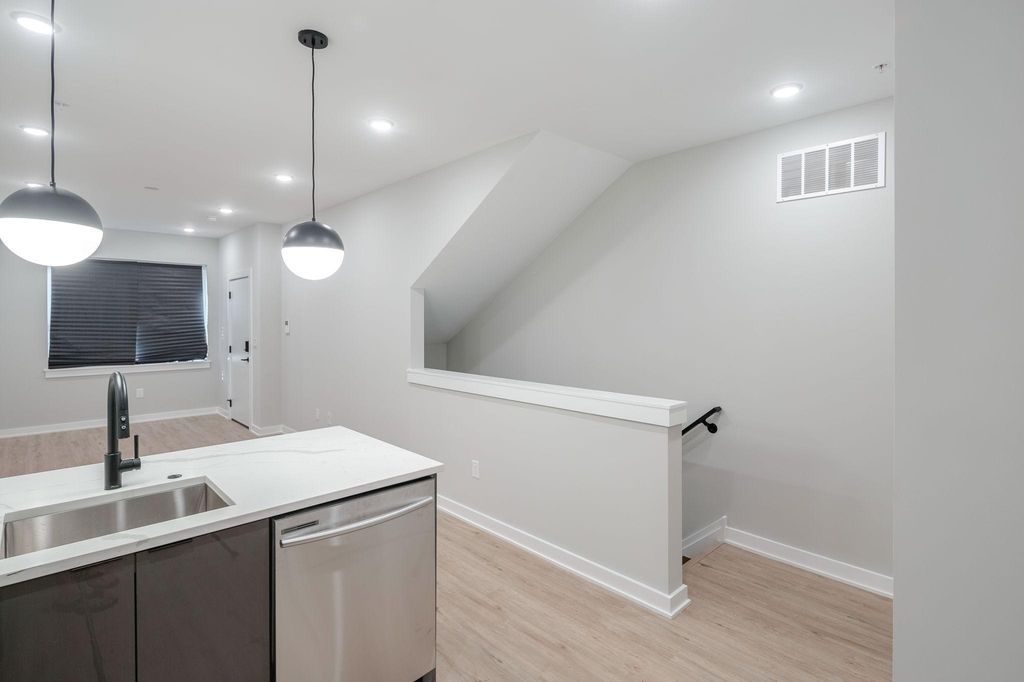 1717 N 25th St #1, Philadelphia, PA 19121