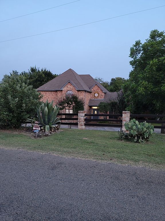 1241 Horseshoe Trl, Red Oak, TX 75154