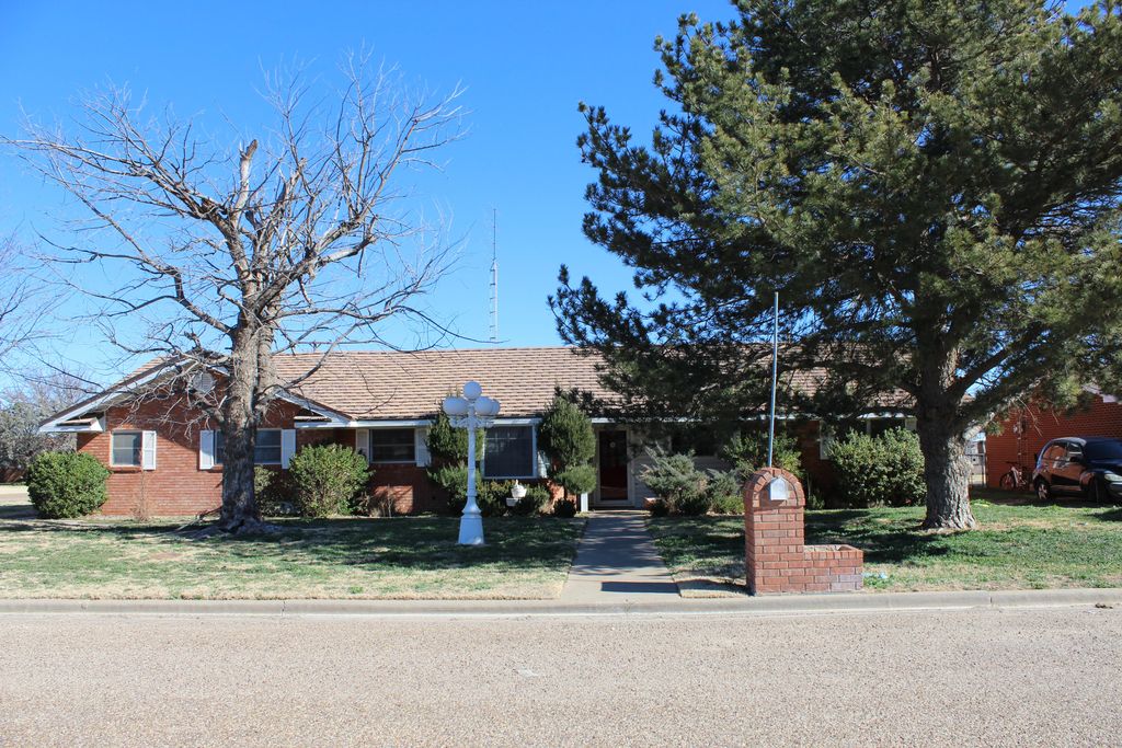 201 Dunn St, Kress, TX 79052