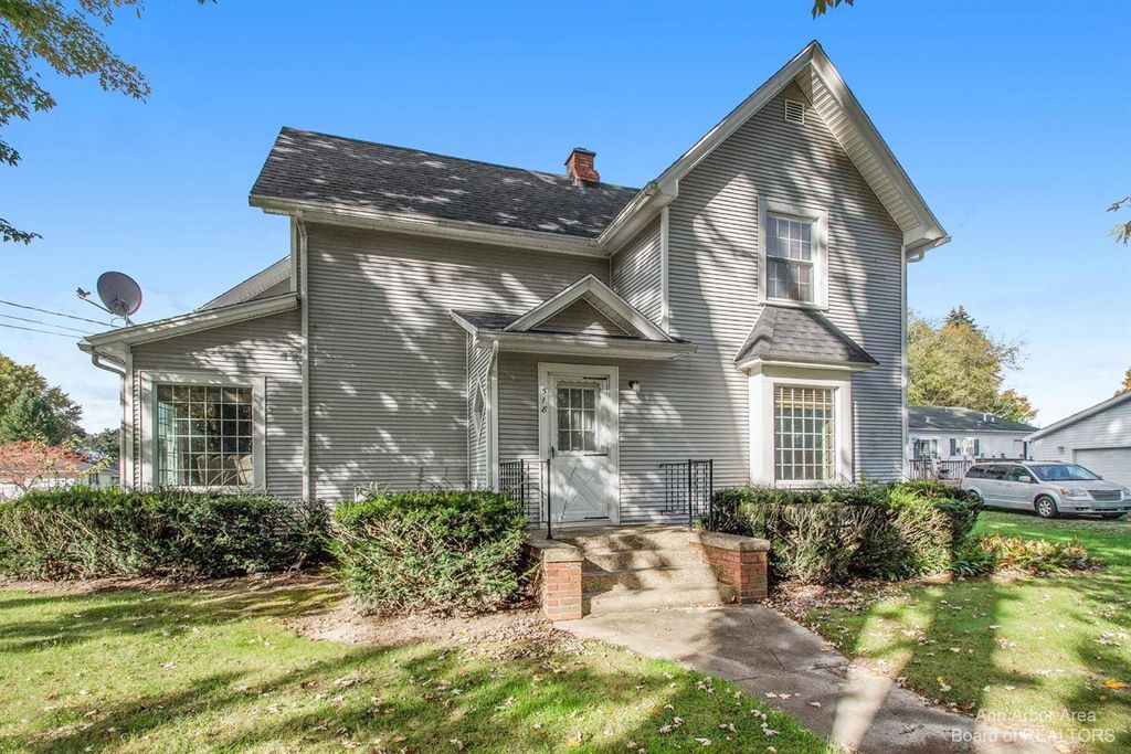 518 Wood St, Stockbridge, MI 49285
