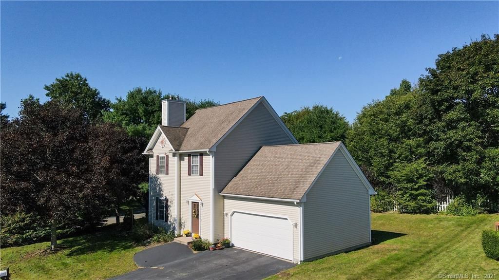 3 Highwood Cir #3, Colchester, CT 06415