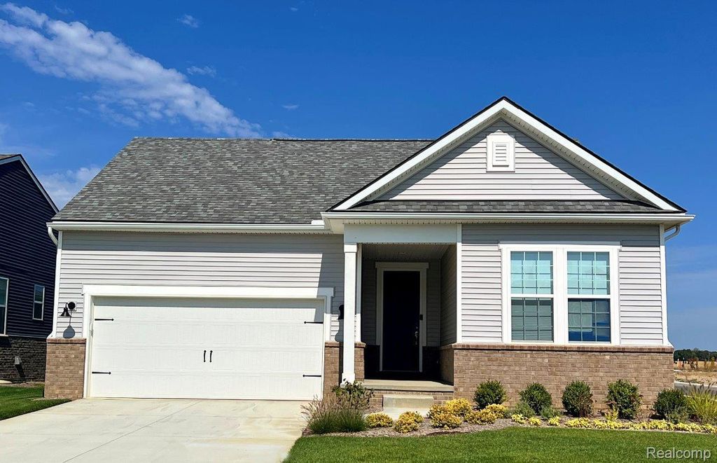 1626 Moss Dr, Milford, MI 48381