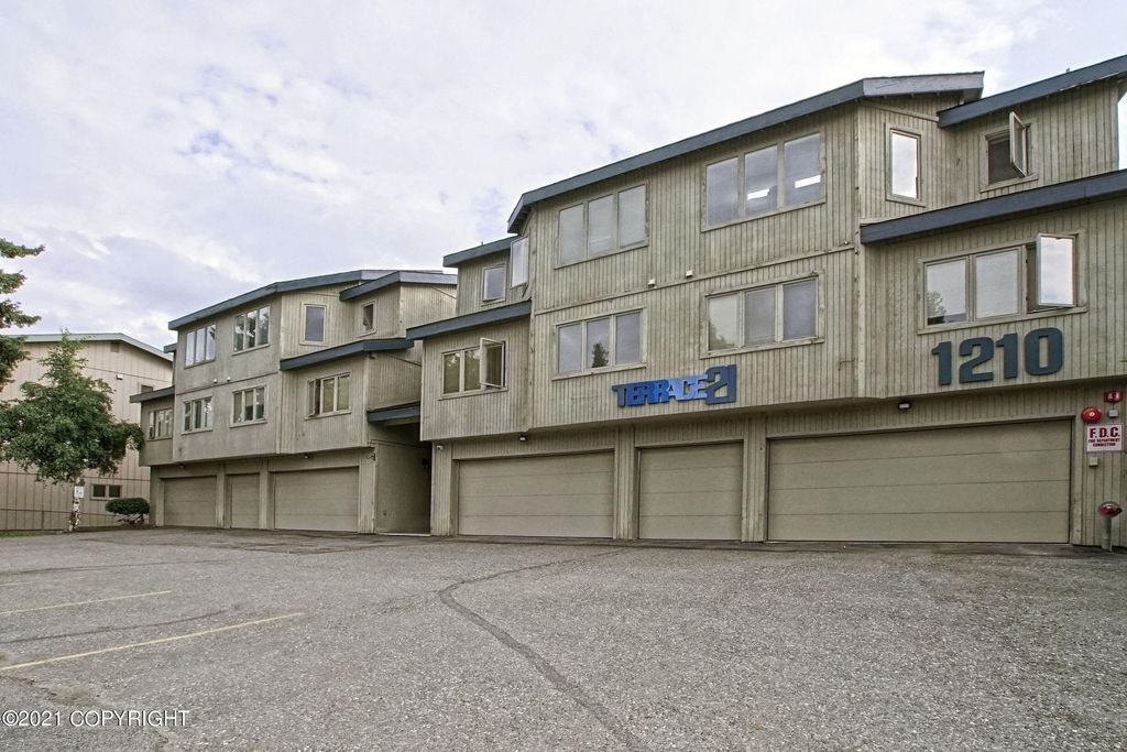 1210 E 16th Ave #4, Anchorage, AK 99501