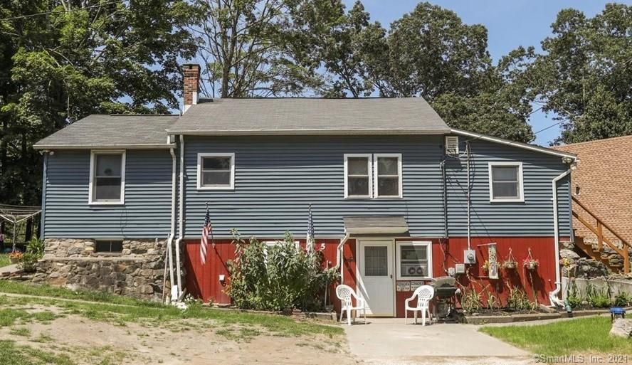 5 Lake Dr, Sandy Hook, CT 06482