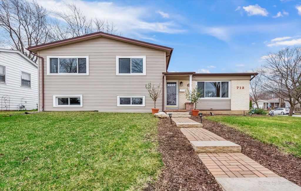 713 Leslie Ln, Glendale Heights, IL 60139